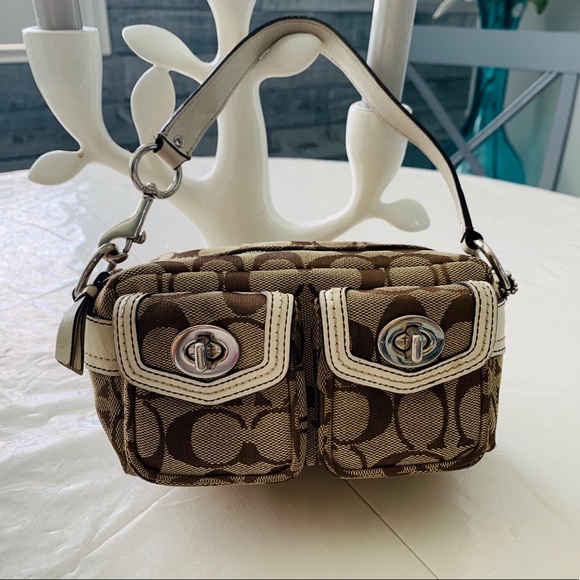 🔸🔸SOLD🔸🔹Authentic Coach monogram mini bag - Picture 2 of 8